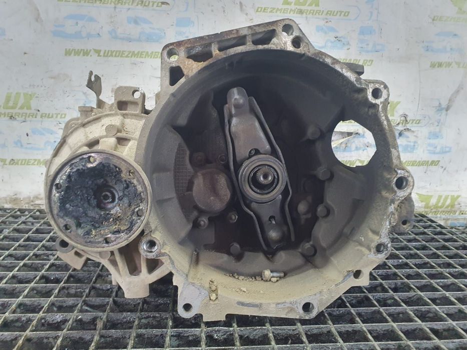 Cutie viteze manuala 5 trepte KJF 2.0 tdi Volkswagen VW Passat CC 1 [