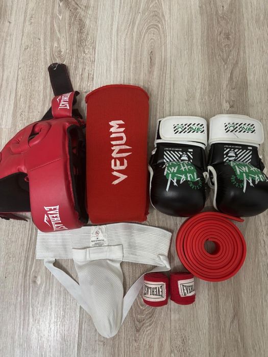 Экипировка шлем перчатки