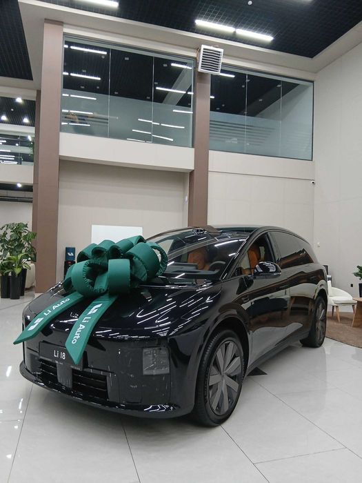Электрический шестиместный кроссовер Li i8 от официального дилера
