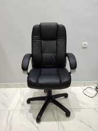 Офисное кресло для руководителя и персонала модель Danovan