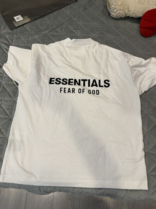 Продавм тениска Essentials