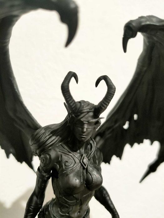 Statuetă de demon hunter imprimată 3D din rășină.