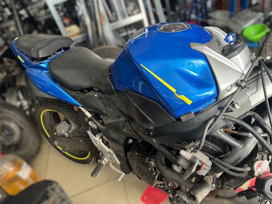 Suzuki GSR 750 2016 на ЧАСТИ