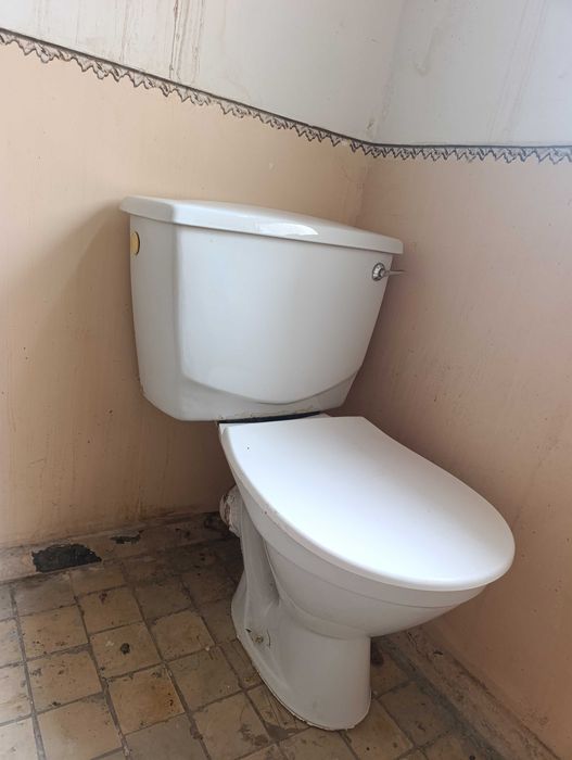 Продам унитаз б/у  хорошем состоянии