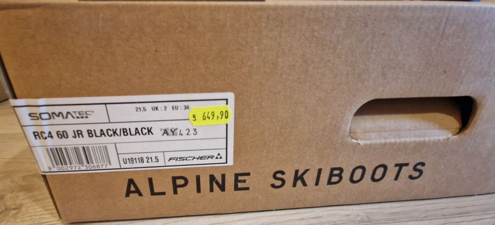 CLapari Fischer RC4 60 JR
Marimea 34 (21.5)