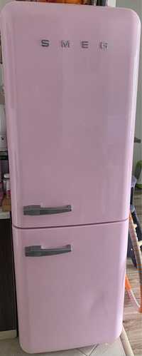 Розов хладилник с фризер Smeg