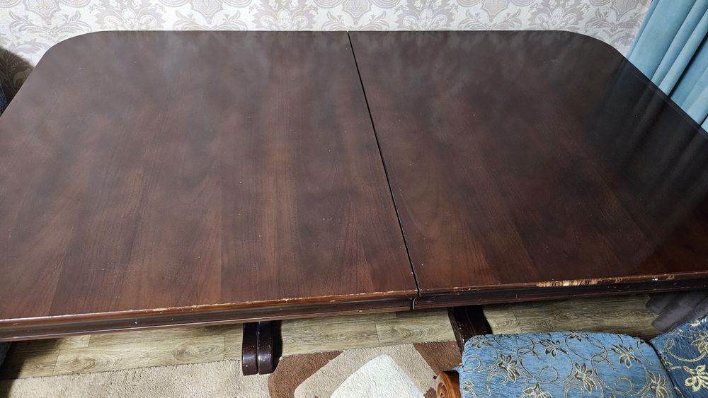 Стол в гостиную.