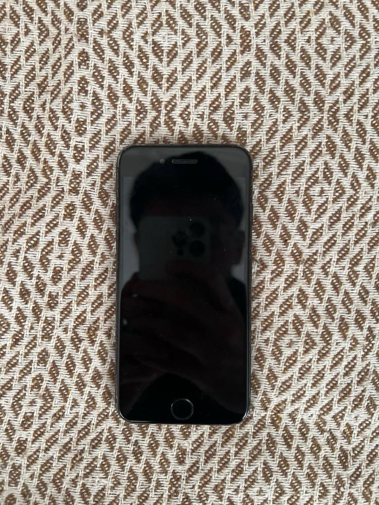 Iphone 7 в черном цвете , айфон 7