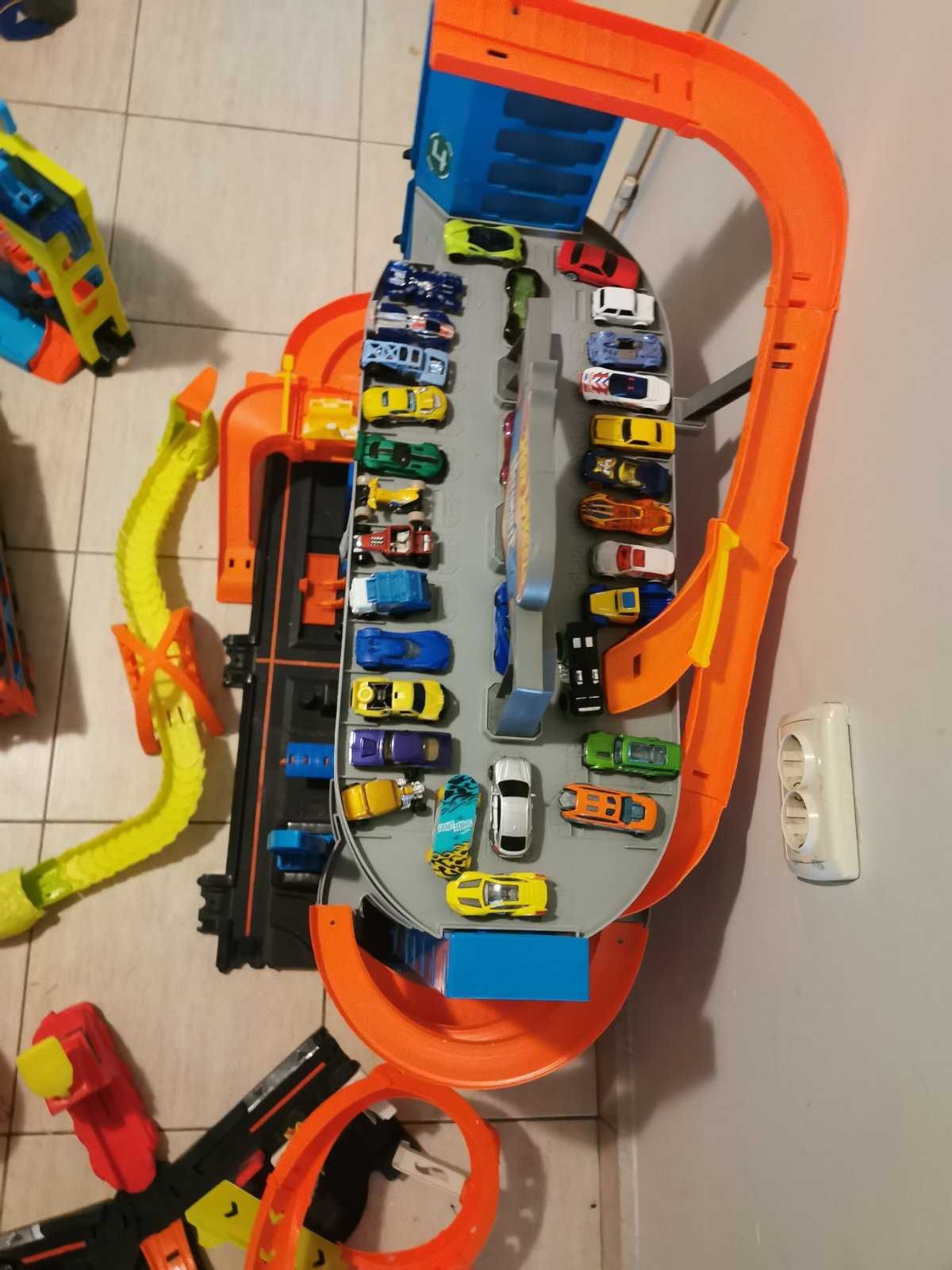 Hot wheels писти със колички