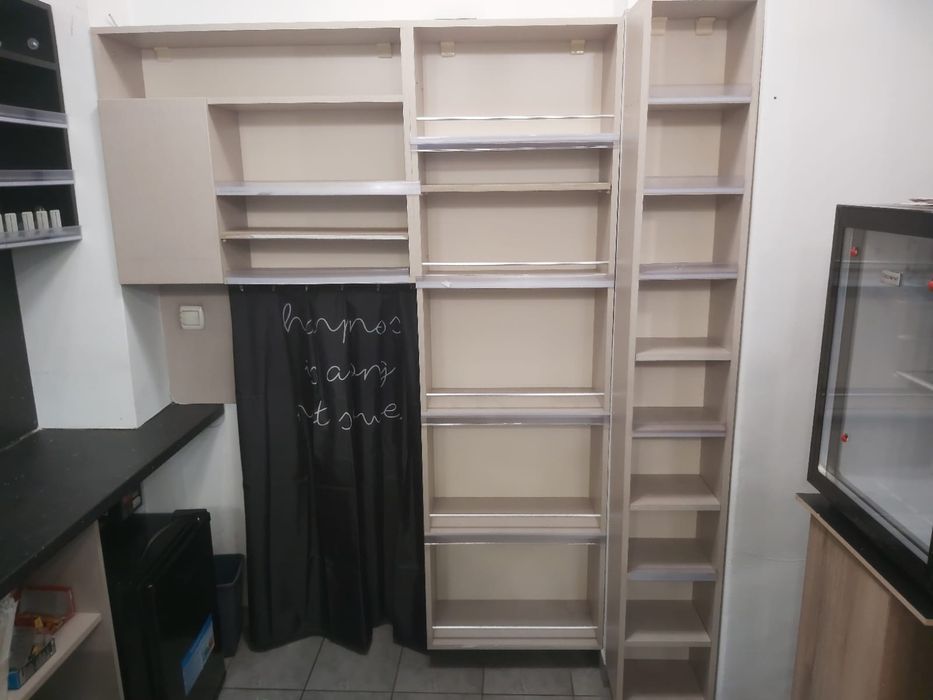 Продава се стелажи