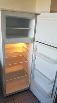 Vând frigider cu congelator