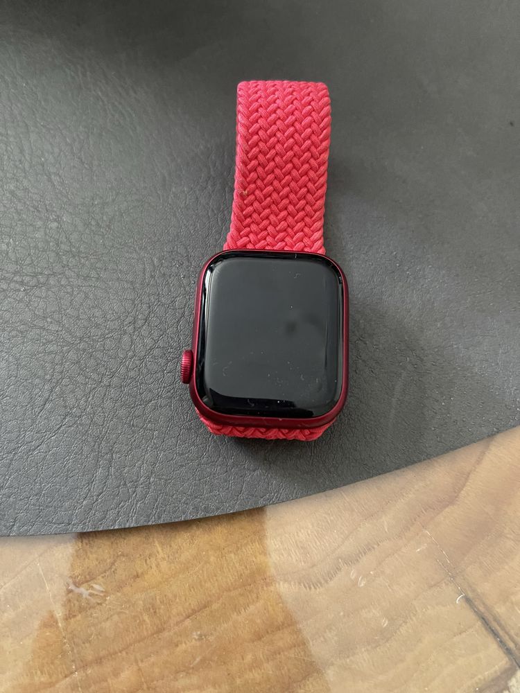 Продавам Apple wach series 7 и Fitbit versa 3