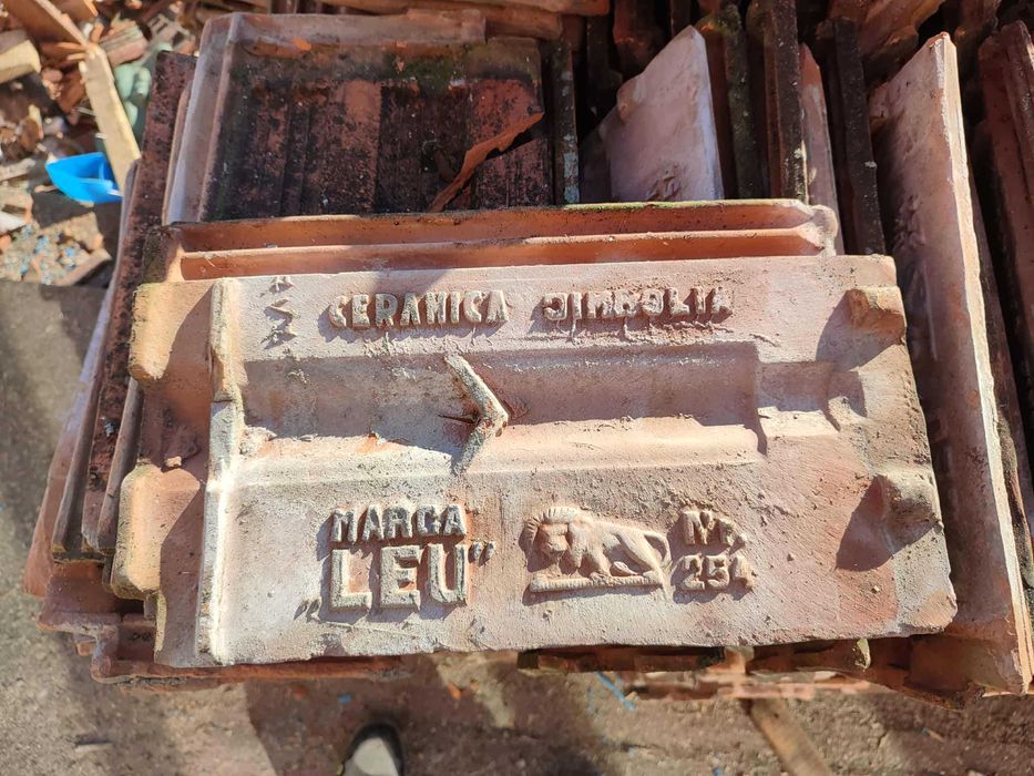 Vând țiglă LEU 1500 de buc