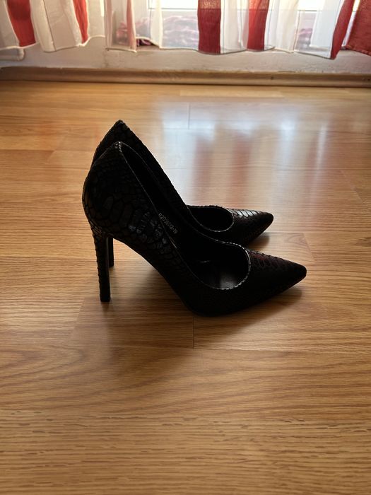 Pantofi stiletto, 37