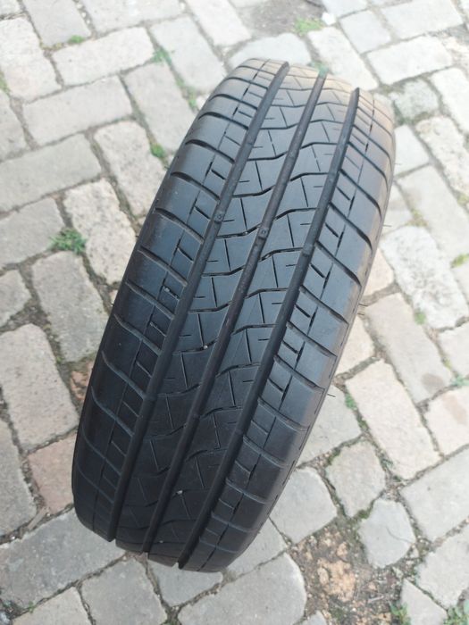 O bucată 205/65 R16C vară - una Bridgestone Hankook