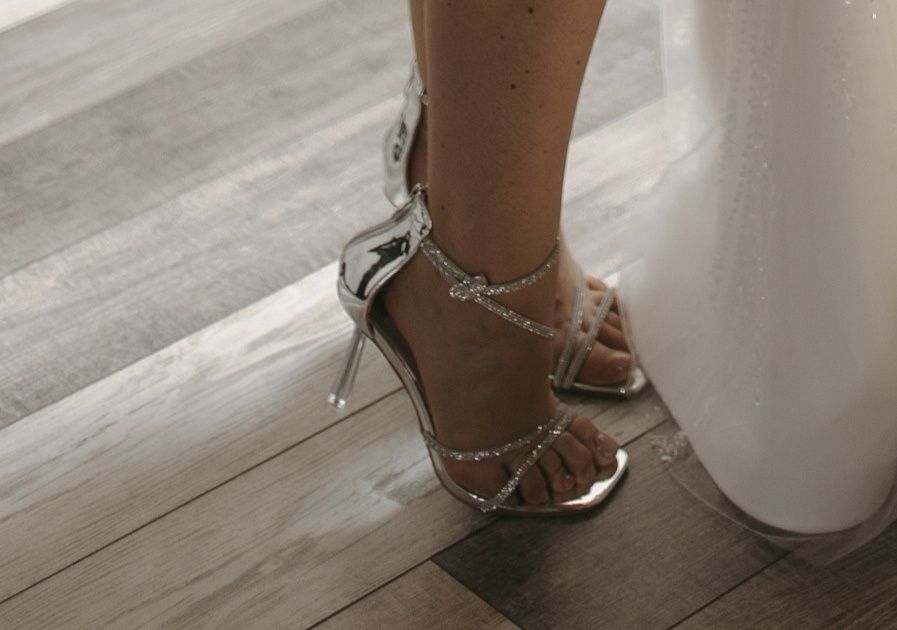 Sandale argintii cu toc subțire