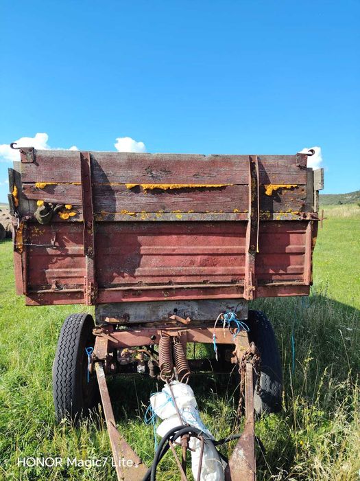 Tractor U650 cu remorca si plug