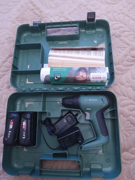 Шруповерт BOSCH Universal Drill 18