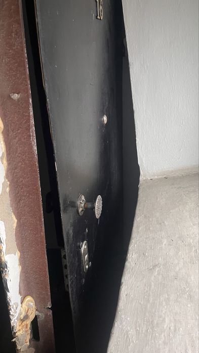 Входная дверь железный с ключами