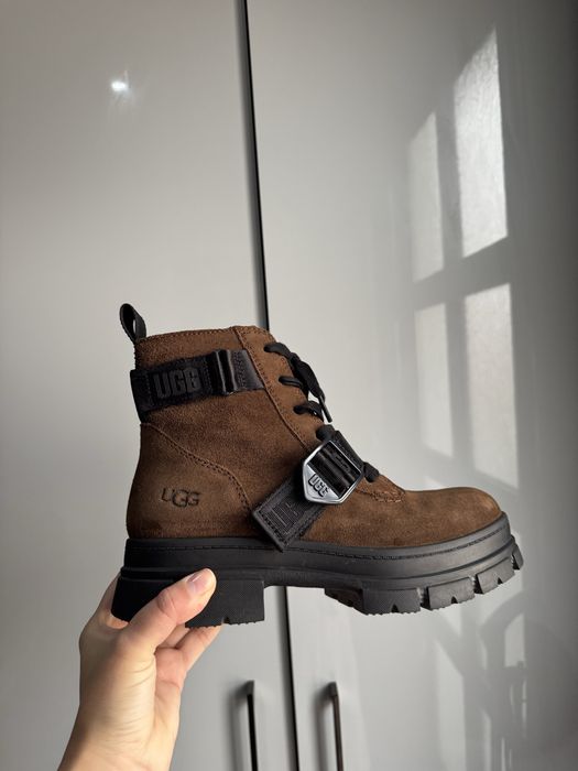 Водоустойчиви дамски боти UGG Ashton Lace-Up