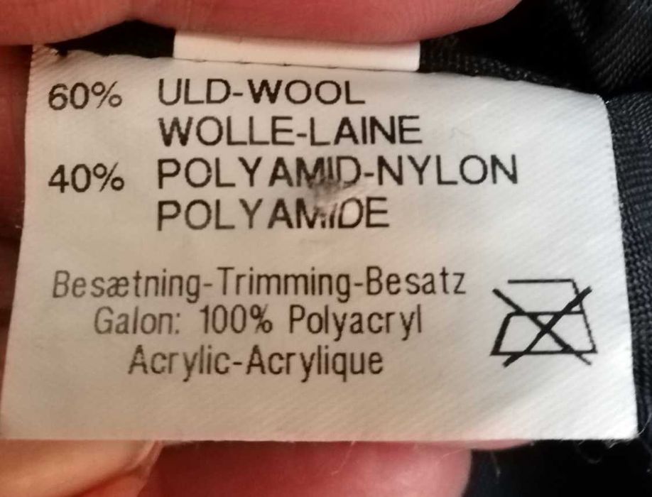 Haină elegantă cu glugă  Kello, mărimea 40,lungime 90 cm.