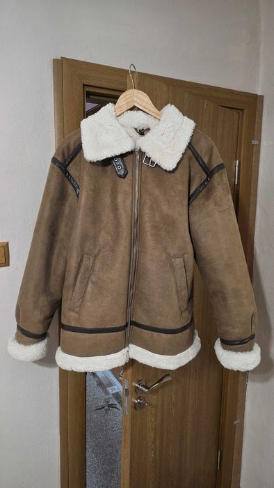 Оувърсайз яке с мека подплата - тъмно бежово