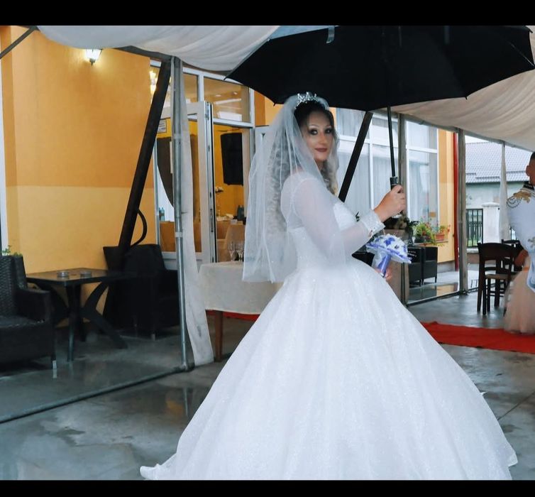 Vânzare rochie de mireasă  si costum Mire