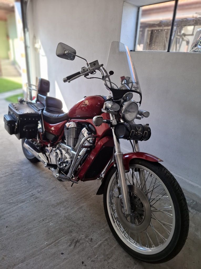 Suzuki intruder vs800