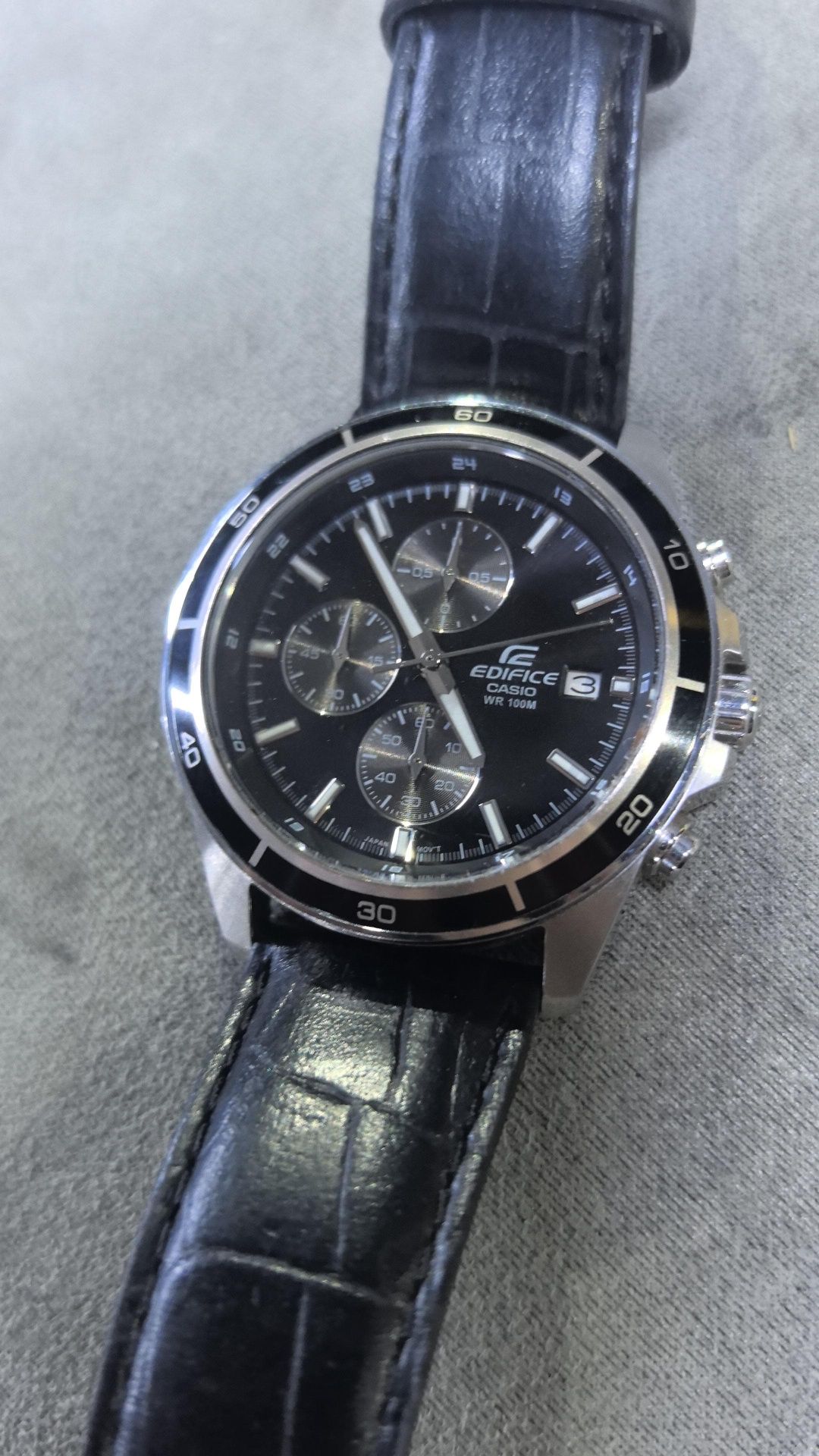 Подам часы Casio Edifice
