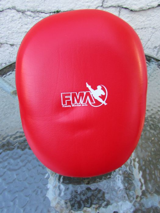 Екипировка за карате - кик бокс FMA