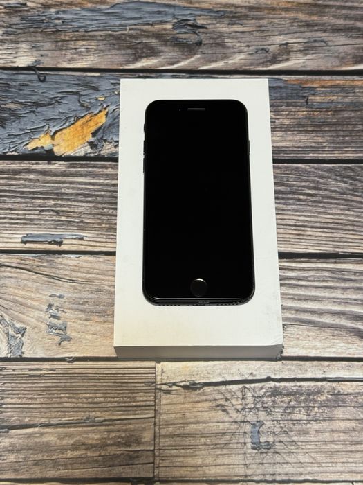 iPhone SE Black, 64GB, Baterie 100%