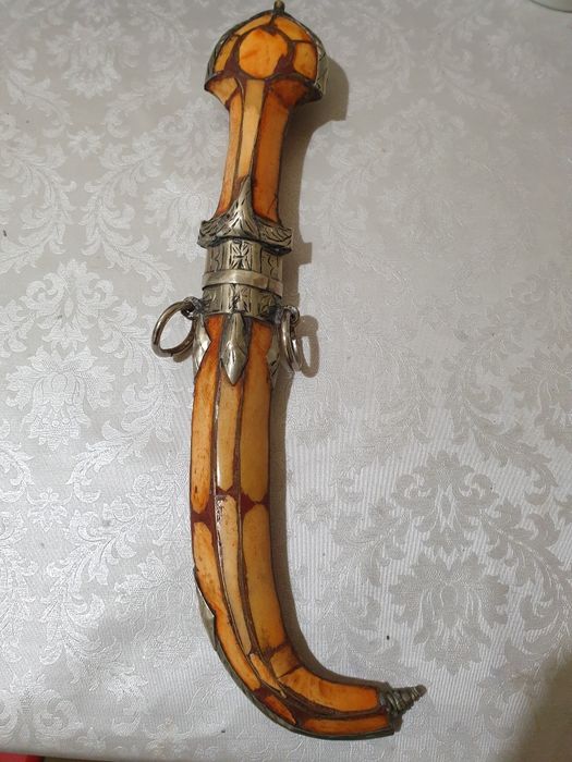 Pumnal ,hanger vintage