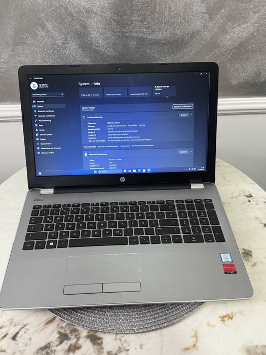 Laptop Hp G6 15.6” i5 8th, 16Gb Ram DDR 4, 256 SSD, 2Gb AMD Radeon.