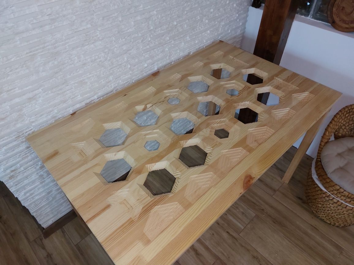 Masa lemn de pin, model INGO de la IKEA, personalizata prin gravare