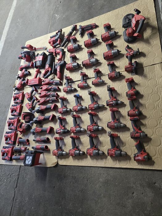 Vând angro scule milwaukee