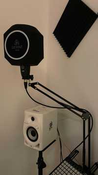 AKG microphone condenzator cu filter si cablu si stand