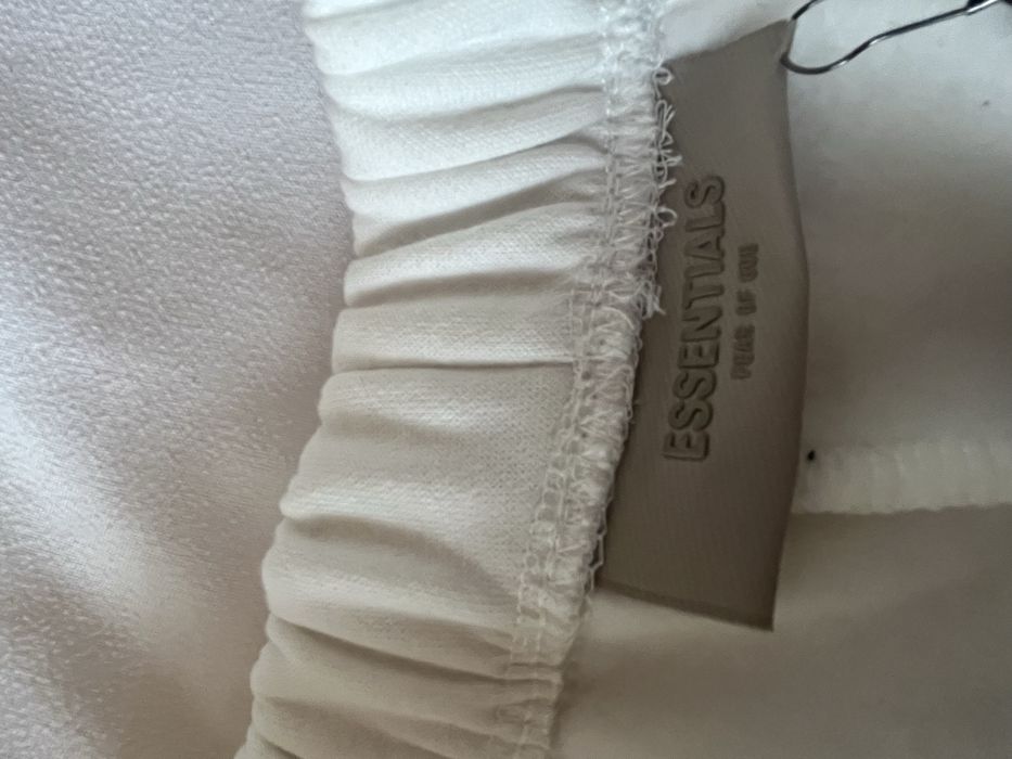 Екип на essentials