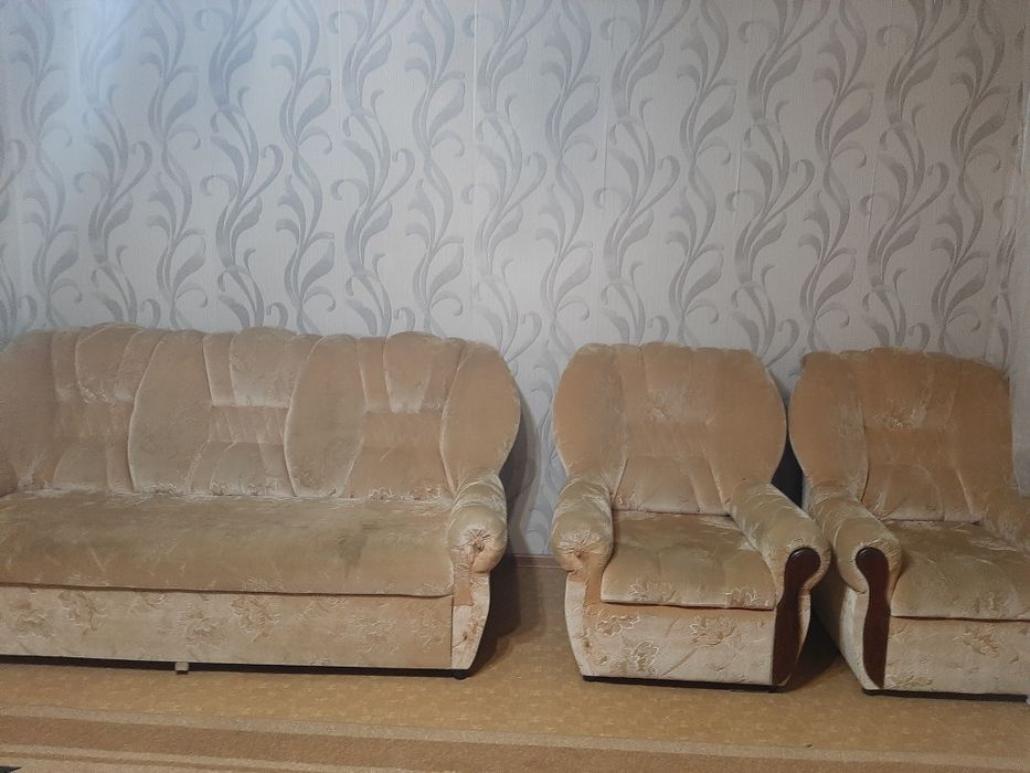 Продам диван , кресла, тумбочки