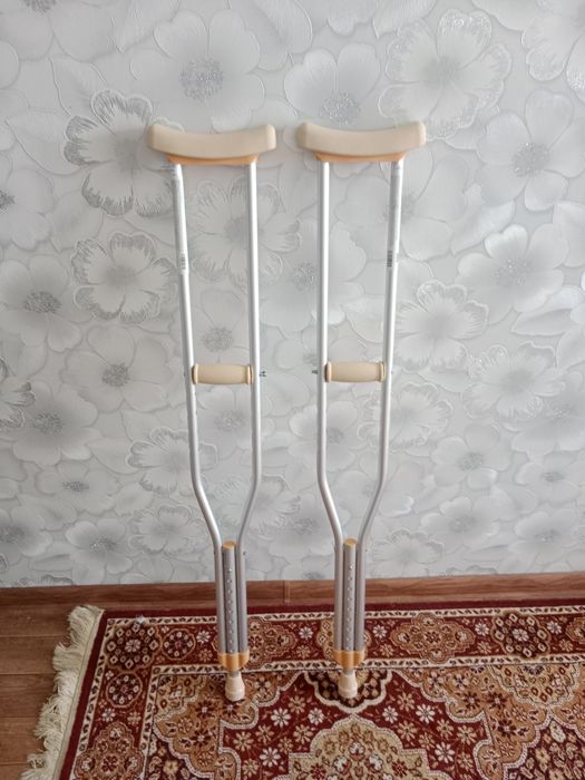 Продаётся Костыли 2шт