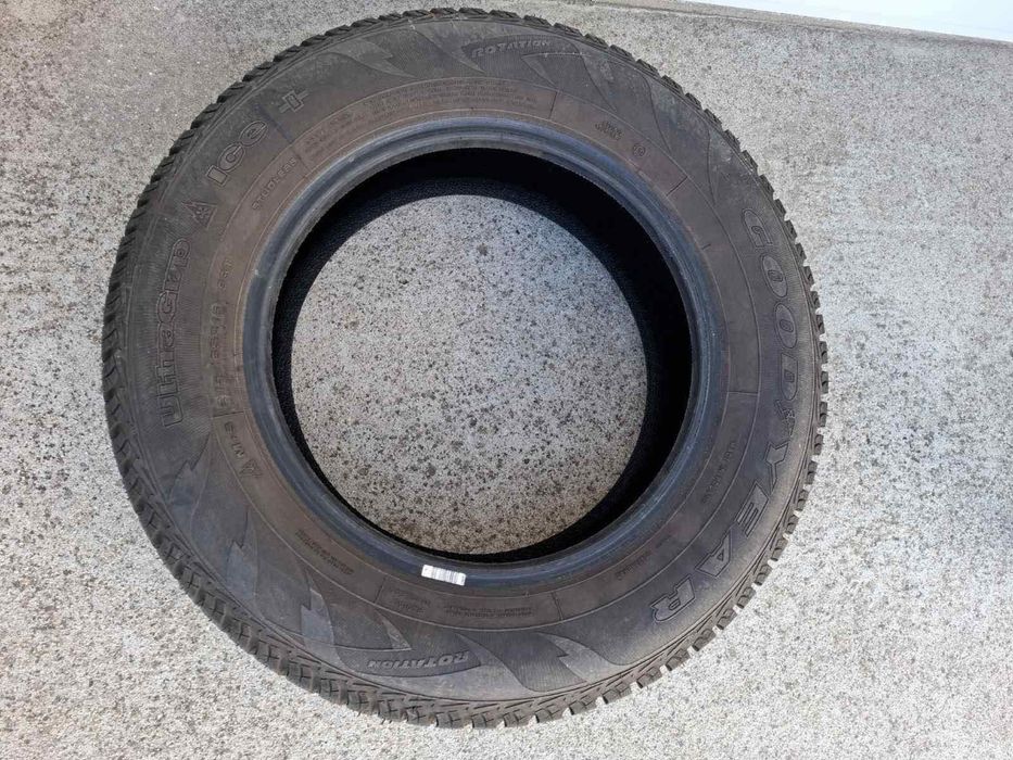Зимни гуми Good year 16-ки 2022г 215/65R/16