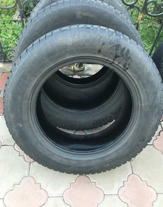 Продается Комплект Зимних Шин 225/65/17
