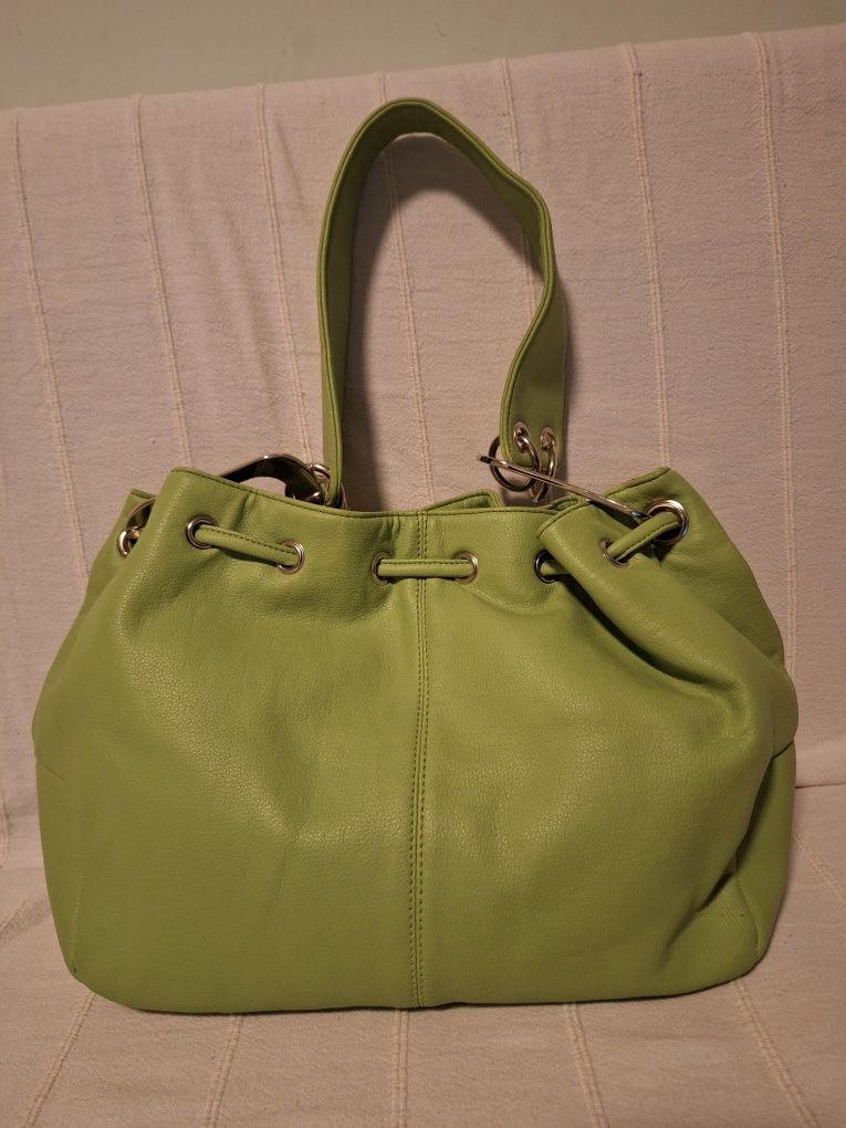 TOD'S зелена кожена чанта