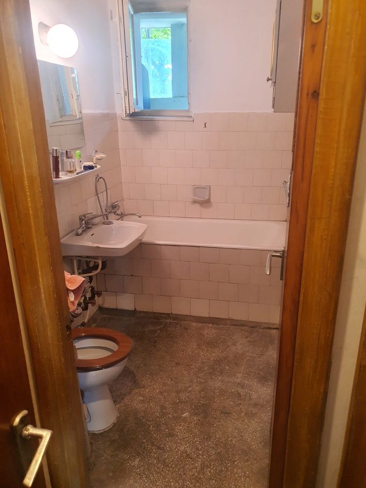 Vînd 2camere tig2 etaj 1  cu 2balcoane geam baie