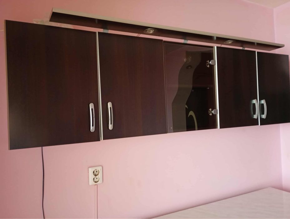 Mobila de bucatarie cu spoturi