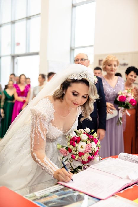 Vând rochie de mireasă 40-44 cu corset reglabil