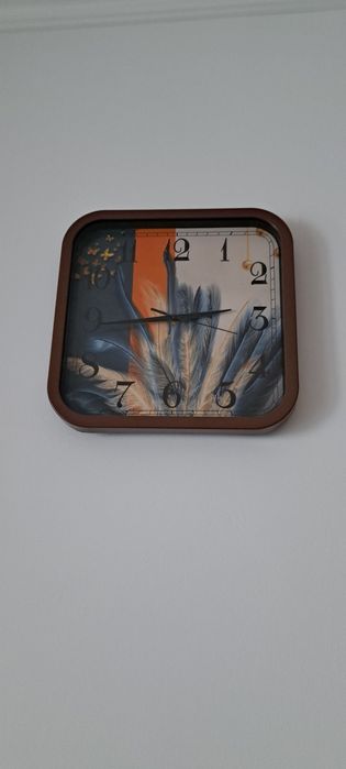 Ceas perete functional