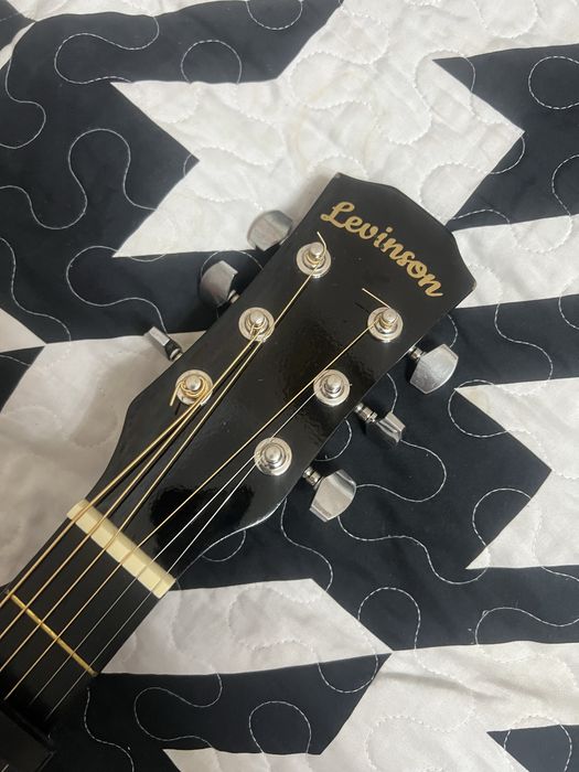 Продам гитару levinson