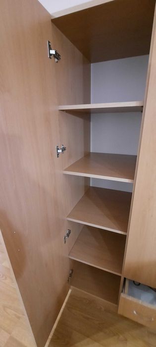 Гардероб, трикрилен с две чекмеджета