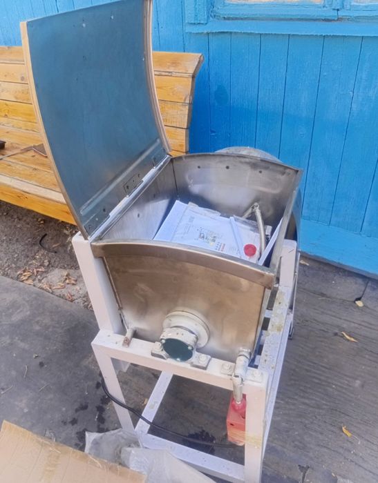 Тестомес  ,вместимость 12-15кг