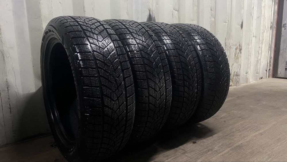 Продается комплект зимних шин 225/55 R18 Goodyear UltraGrip